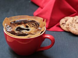 Czy filtr w akwarium musi być cały czas zanurzony w wodzie?