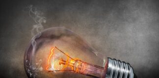 O czym świadczy biały dym z rury wydechowej?