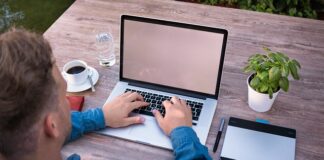 Jak się pisze słowo menażki?