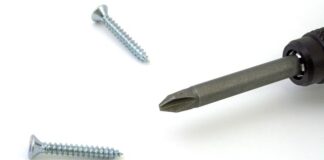 Jak odkręcić pedały w rowerze stacjonarnym?