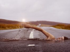 Czy można pływać na materacu do spania?