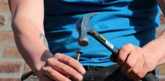 Jak wkręcić śrubę z zepsutym gwintem?