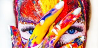 Jak trzymać głowę podczas pływania?